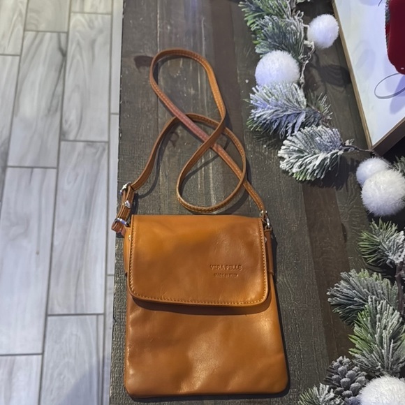 Vera Pelle Other - Vera Pelle Brown Messenger Bag with High-Quality Leather and Classic Design